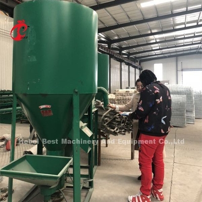 Machine de mélange et de broyage de fourrage pour la production d'aliments pour la ferme de poulets Doris